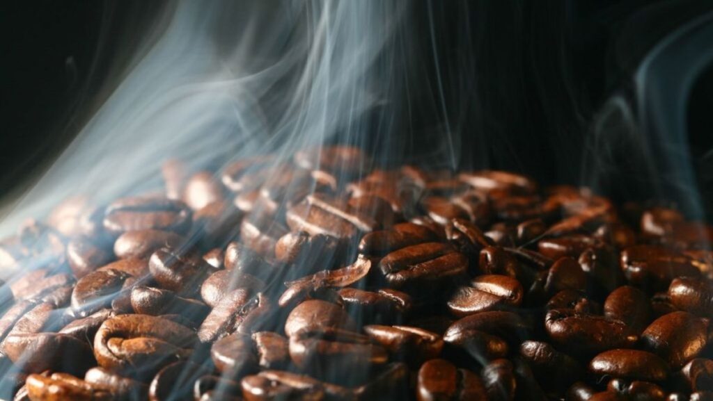 bat mi cach rang ca phe ngon bang may va rang bang chao tien avt 1200x676 1